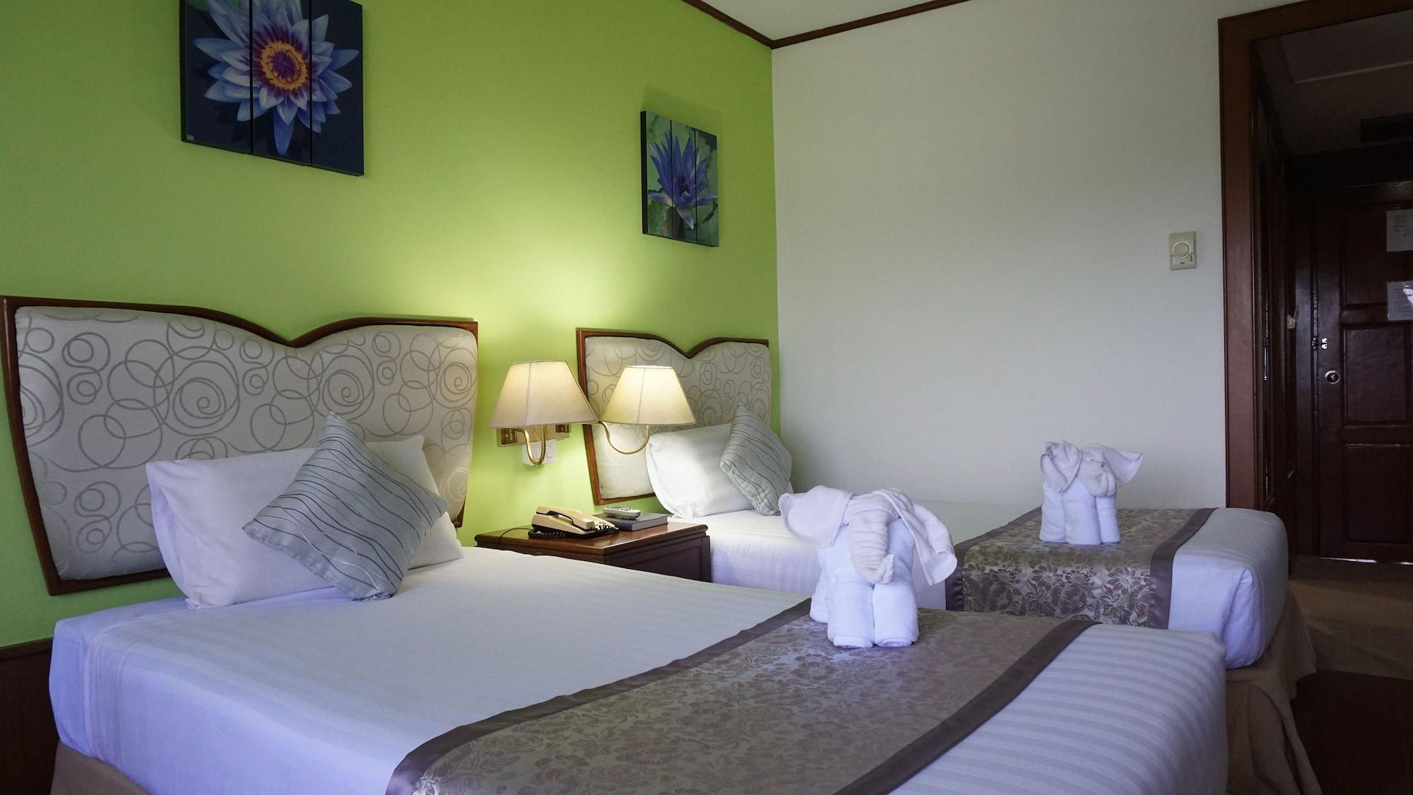Wattana Park Hotel Trang Bagian luar foto