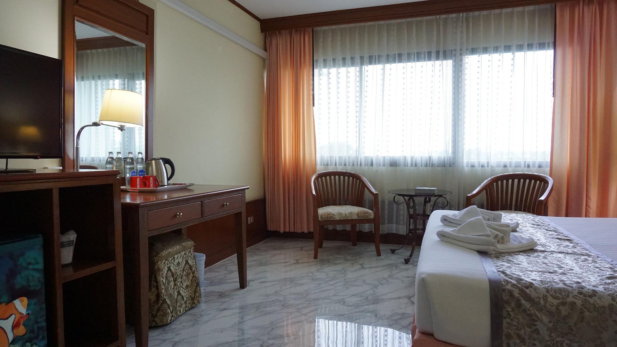 Wattana Park Hotel Trang Bagian luar foto
