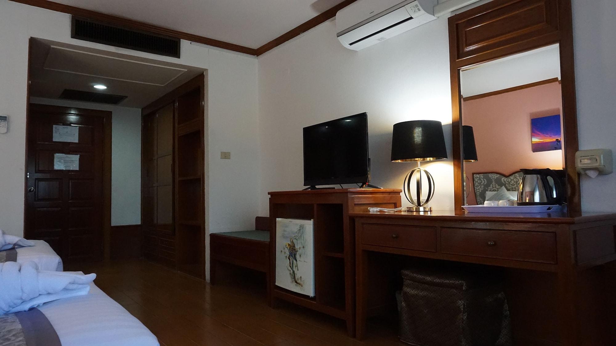 Wattana Park Hotel Trang Bagian luar foto
