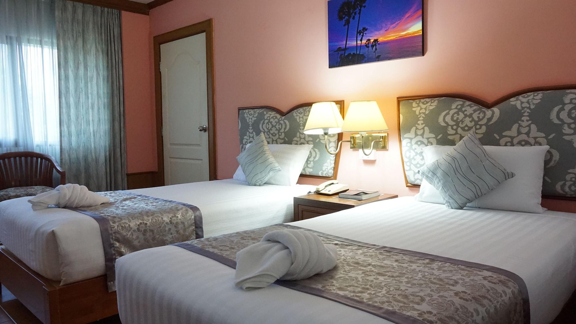 Wattana Park Hotel Trang Bagian luar foto