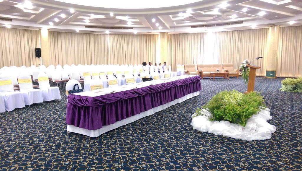 Wattana Park Hotel Trang Bagian luar foto