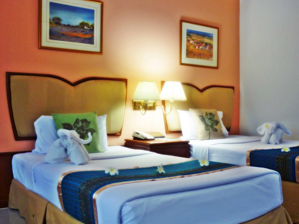 Wattana Park Hotel Trang Bagian luar foto