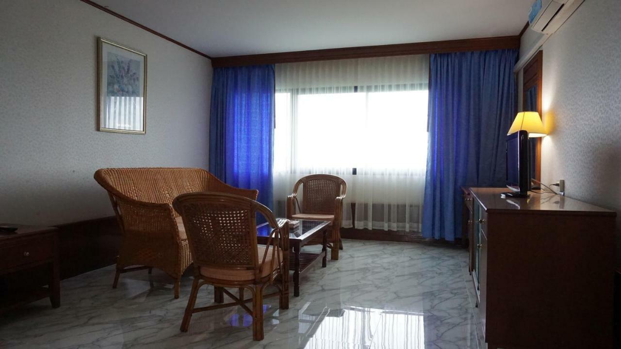 Wattana Park Hotel Trang Bagian luar foto