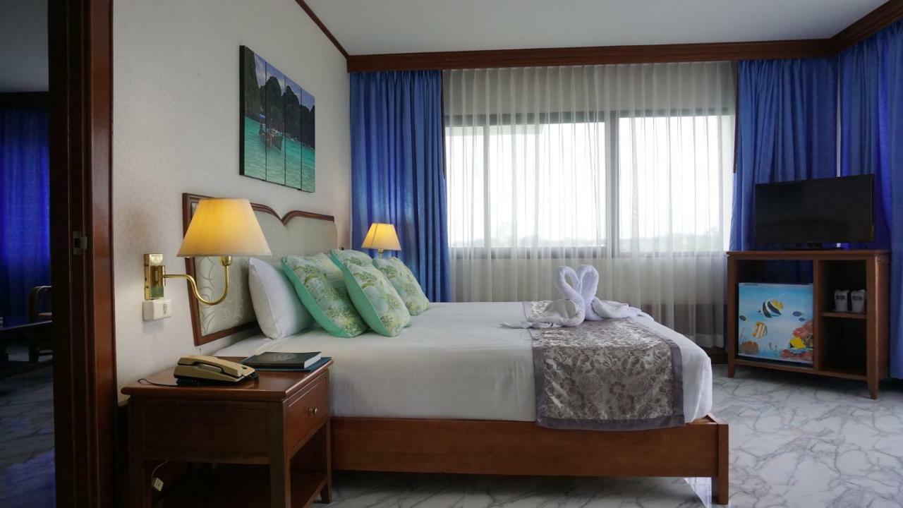 Wattana Park Hotel Trang Bagian luar foto